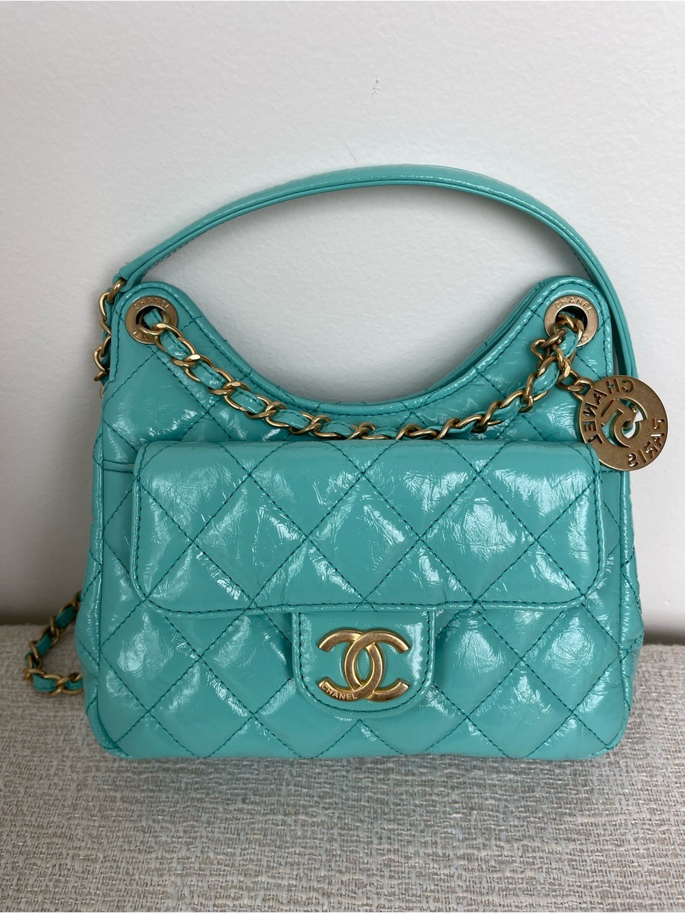 Chanel Small Wavy Hobo Bag Classic Quilted Crumpled Calfskin Rare Turquoise - Picture 2 of 12